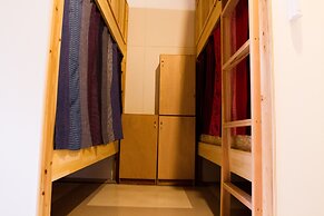 Hostel and Dining Tanga Table