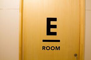 Hostel and Dining Tanga Table