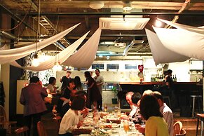 Hostel and Dining Tanga Table