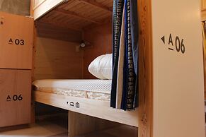 Hostel and Dining Tanga Table