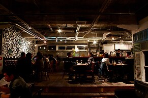 Hostel and Dining Tanga Table