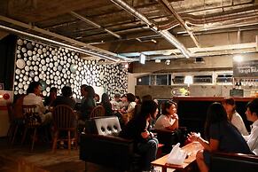 Hostel and Dining Tanga Table