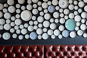 Hostel and Dining Tanga Table