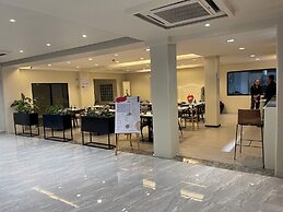 Luisita Central Park Hotel