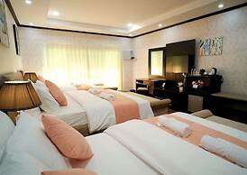 Luisita Central Park Hotel