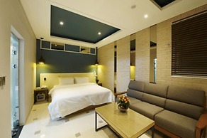 Hotel B