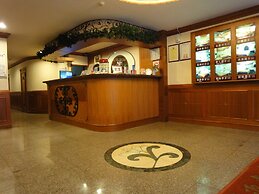 Taoyuan Hua Yue Hotel