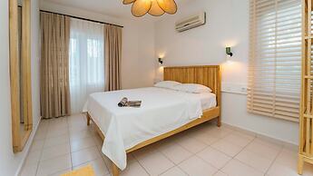 Golden Lighthouse Hotel