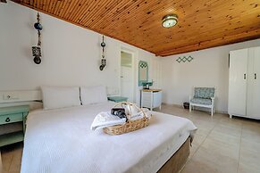 Golden Lighthouse Hotel