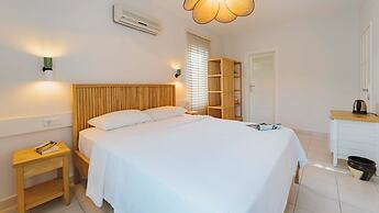 Golden Lighthouse Hotel