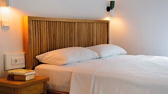 Golden Lighthouse Hotel