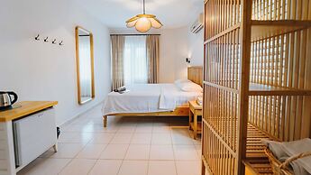 Golden Lighthouse Hotel