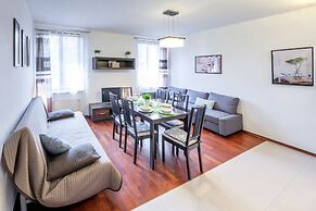 FriendHouse Apartments