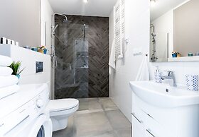 FriendHouse Apartments