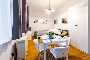 FriendHouse Apartments