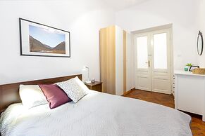 FriendHouse Apartments