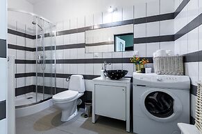 FriendHouse Apartments