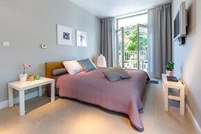 FriendHouse Apartments