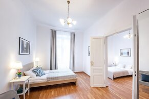 FriendHouse Apartments