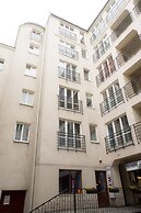 FriendHouse Apartments – Old City