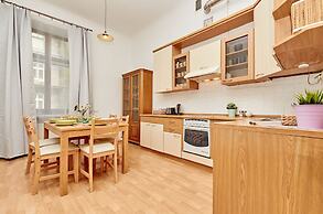 FriendHouse Apartments – Old City