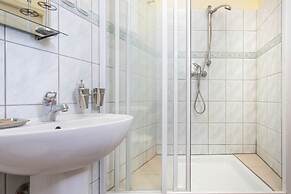 FriendHouse Apartments – Old City