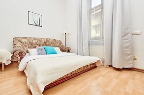 FriendHouse Apartments – Old City