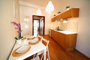 FriendHouse Apartments – Old City