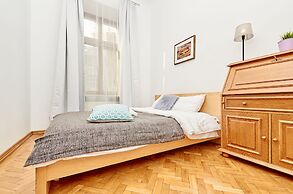 FriendHouse Apartments – Old City
