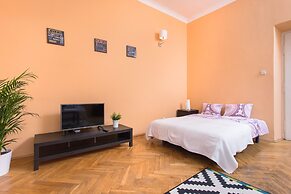 FriendHouse Apartments – Old City