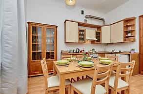 FriendHouse Apartments – Old City