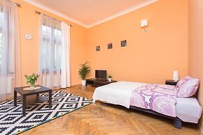 FriendHouse Apartments – Old City