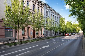 FriendHouse Apartments – Old City