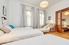 FriendHouse Apartments – Old City