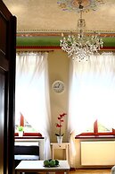 FriendHouse Apartments – Old City