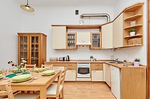 FriendHouse Apartments – Old City