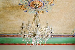 FriendHouse Apartments – Old City