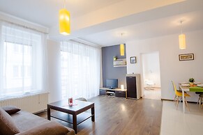 FriendHouse Apartments – Old City