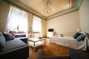 FriendHouse Apartments – Old City