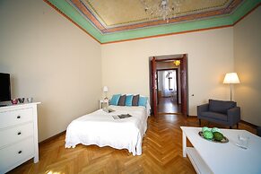 FriendHouse Apartments – Old City