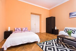 FriendHouse Apartments – Old City