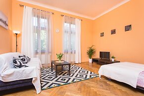 FriendHouse Apartments – Old City