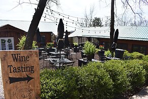Bear Creek Lodge Cabin Resort