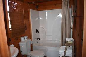 Bear Creek Lodge Cabin Resort