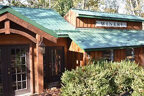 Bear Creek Lodge Cabin Resort