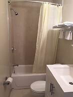 Scottish Inn and Suites