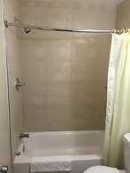 Scottish Inn and Suites