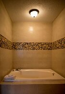 Scottish Inn and Suites