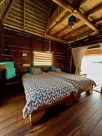 Urraca Monkey Island Eco Resort