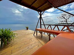 Urraca Monkey Island Eco Resort
